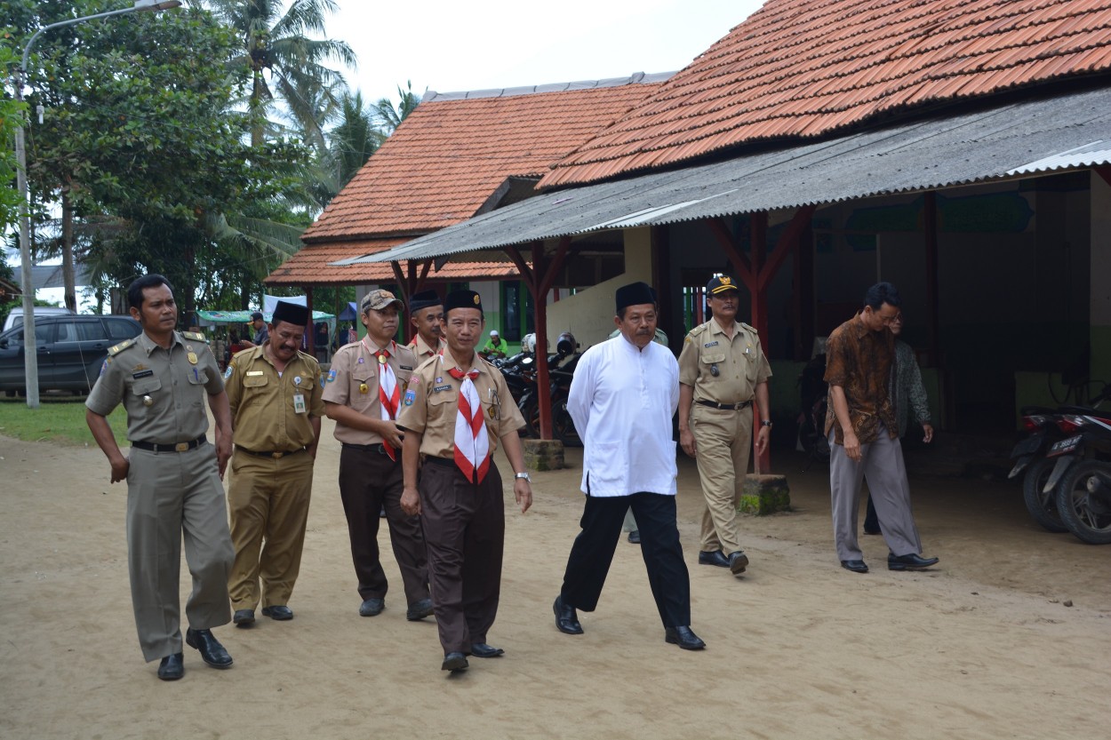 tamu-undangan-beserta-pengasuh-pondok-pesantrn-an-nahl-darunnajah-5-dalam-kemah-bersama-tingkat-madrasah-ibtidaiyah-se-kkm-min-3-pandeglang-di-ponpes-an-nahl-darunnajah-5-cikeusik-pandeglang-banten