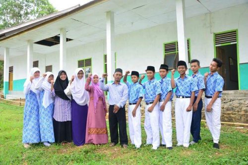 Foto Bersama Santri Pondok Pesantren Al-Barakah Darunnajah 11