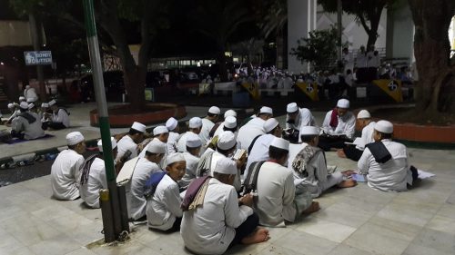 Tadarrus Al Quran ba'da Sholat Maghrib di Pesantren Darunnajah Jakarta