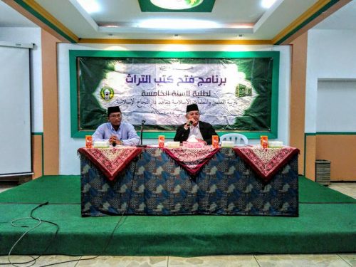 Pengarahan membuat makalah berdasarkan kitab peninggalan ulama pendahulu (Fathul Kutub Turats) bagi Santri Kelas Akhir TMI Darunnajah Jakarta oleh Ust Hasyim Sya'ban, S.Pd.I., (H.)