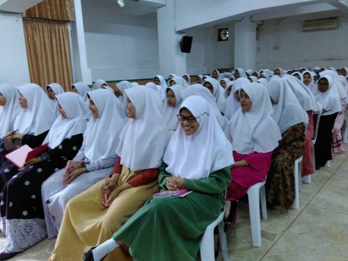 Pengarahan membuat makalah berdasarkan kitab peninggalan ulama pendahulu (Fathul Kutub Turats) bagi Santri Kelas Akhir TMI Darunnajah Jakarta