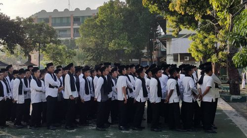 Upacara Sabtu, santri putra Darunnajah Jakarta