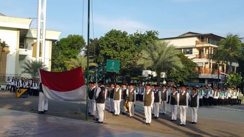 Upacara Sabtu, santri putra Darunnajah Jakarta