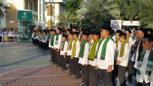 Upacara Sabtu, santri putra Darunnajah Jakarta