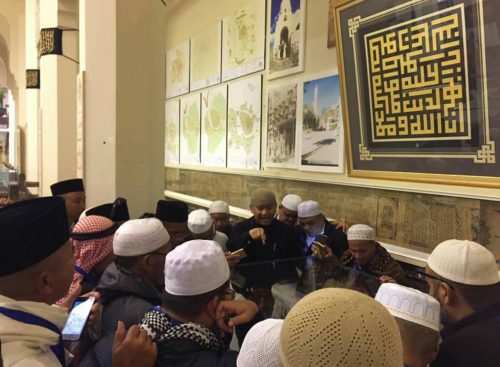 Peserta Dauroh Tokoh Nasional Di Universitas Islam Madinah Mengunjungi Museum Darul Madinah