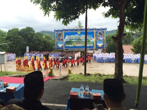 Pembukaan Darunnajah Language Competition