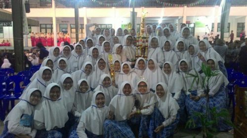 Sujud Syukur Santri Putri Darunnajah JakartaSujud Syukur Santri Putri Darunnajah Jakarta