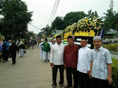 MENGENANG KH. HASYIM MUZADI