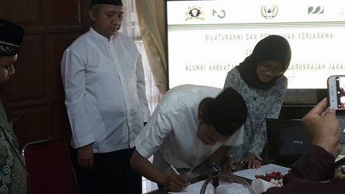 Penandatanganan MOU antara 22 Foundation dengan Alumni Darunnajah angkatan 38 di Pesantren Darunnajah Jakarta