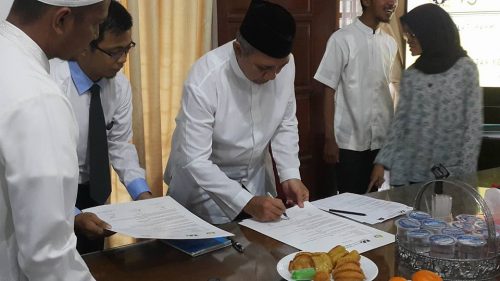 Penandatanganan MOU antara 22 Foundation dengan Alumni Darunnajah angkatan 38 di Pesantren Darunnajah Jakarta