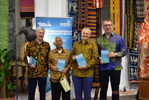 Pimpinan Pesantren Darunnajah Dr. K.H. Sofwan Manaf, M.Si. didampingi istri beliau Usth. Rizma Ilfi dan Ust. Much. Hasan Darojat, Ph.D. menghadiri Peluncuran buku Prof. Mike Hardy "Muslim Identity" di KeKini daerah Cikini Jakarta Selatan. Acara ini juga di hadiri Prof. Dr. Azyumardi Azra dan undangan lainnya.