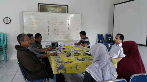 Hari Pertama Editing Buletin Darunnajah