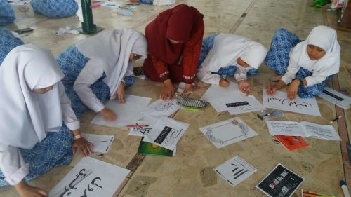 Praktek Seni Budaya Kelas 6 Putri TMI Darunnajah