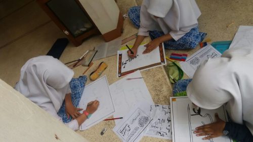 Praktek Seni Budaya Kelas 6 Putri TMI Darunnajah