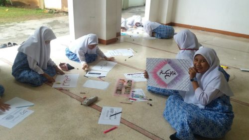 Praktek Seni Budaya Kelas 6 Putri TMI Darunnajah