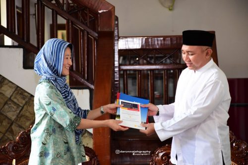 Mahasiswa Keio University Tokyo Japan Berpamitan Kepada Pimpinan Pesantren Darunnajah Jakarta