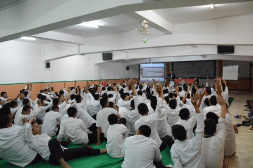 Training Motivation Bagi Santri Putra Kelas 3 TMI Darunnajah