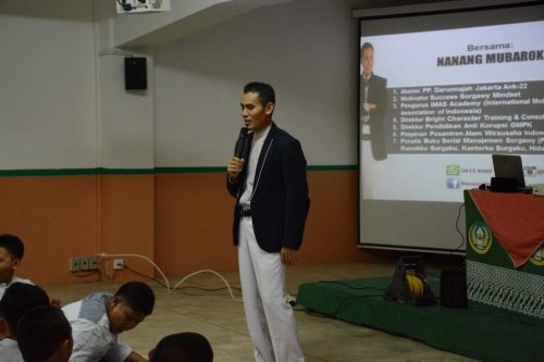 Training Motivation Bagi Santri Putra Kelas 3 TMI Darunnajah