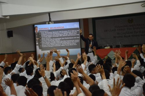 Training Motivation Bagi Santri Putra Kelas 3 TMI Darunnajah