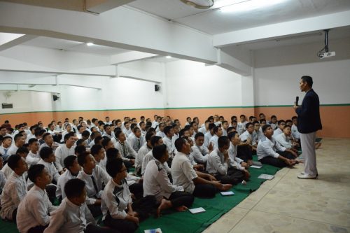 Training Motivation Bagi Santri Putra Kelas 3 TMI Darunnajah