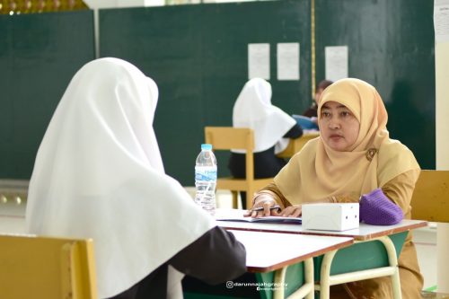 Ujian Madrasah Bagi Santri Kelas 6 TMI