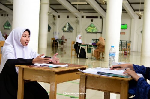 Ujian Madrasah Bagi Santri Kelas 6 TMI