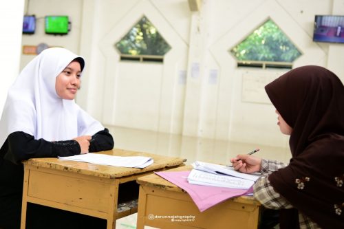 Ujian Madrasah Bagi Santri Kelas 6 TMI