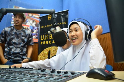 Peserta I-GSN Belajar Broadcasting Di Radio FM Usim