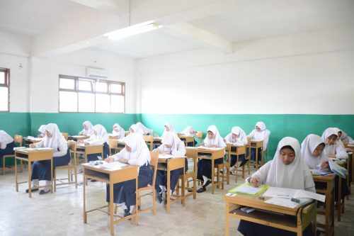 Santri Kelas 3 TMI Darunnajah Ikuti Ujian Madrasah