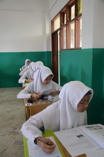 Santri Kelas 3 TMI Darunnajah Ikuti Ujian Madrasah