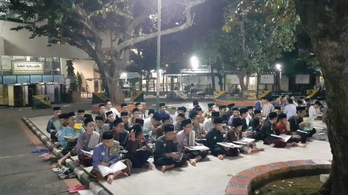 Rutinitas Santri Darunnajah Jakarta Usai Sholat Berjamaah Di Masjid