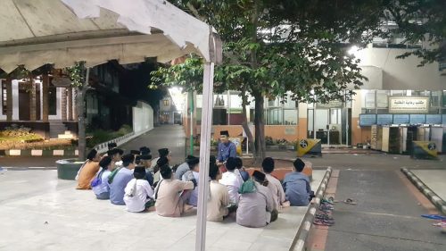 Rutinitas Santri Darunnajah Jakarta Usai Sholat Berjamaah Di Masjid