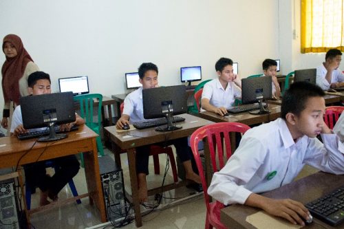 Hari Pertama Ujian Nasional Berbasis Komputer (UNBK) Pondok Pesantren Darunnajah Jakarta