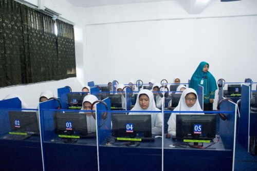 Hari Pertama Ujian Nasional Berbasis Komputer (UNBK) Pondok Pesantren Darunnajah Jakarta