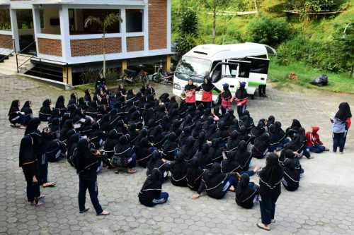 Kegiatan Rihlah Bagi Santriwati Kelas 3 TMI Darunnajah Jakarta