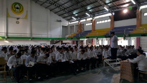 Pengarahan Penguji Lisan Bagi Santri Kelas 5 TMI Darunnajah Jakarta