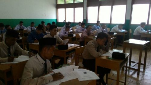 Ujian Tulis Bahasa Arab Dan Bahasa Inggris Bagi Guru Baru Darunnajah