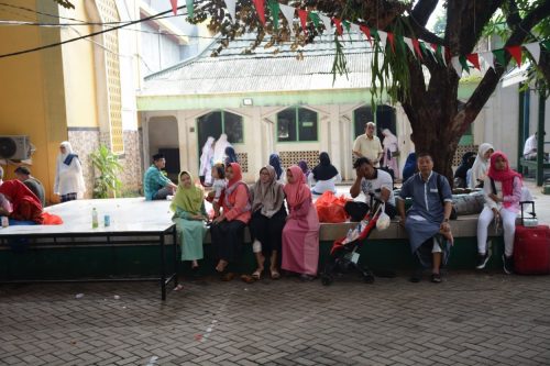 Suasana Koperasi Santri Putri Pesantren Darunnajah Jakarta