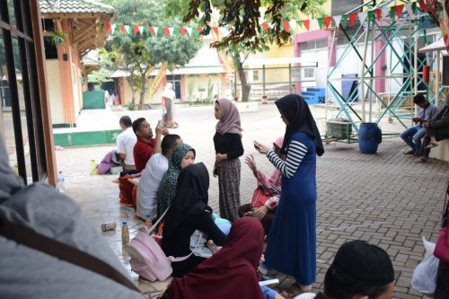 Suasana Koperasi Santri Putri Pesantren Darunnajah Jakarta