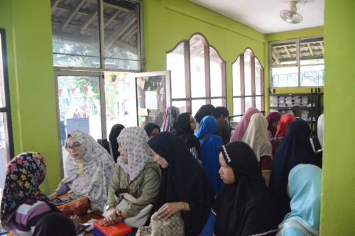 Suasana Koperasi Santri Putri Pesantren Darunnajah Jakarta