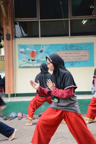 Antusiasme Santri Putri Darunnajah Jakarta Ikuti Latihan Tapak Suci