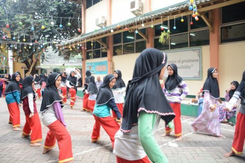 Antusiasme Santri Putri Darunnajah Jakarta Ikuti Latihan Tapak Suci