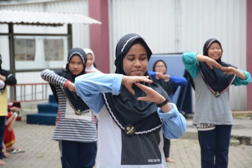 Antusiasme Santri Putri Darunnajah Jakarta Ikuti Latihan Tapak Suci