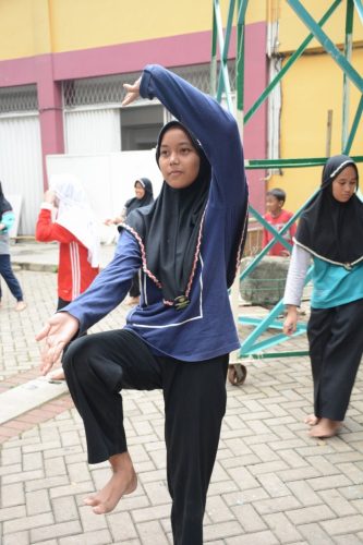 Antusiasme Santri Putri Darunnajah Jakarta Ikuti Latihan Tapak Suci