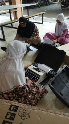 Kursus Mengetik 10 Jari Untuk Santri Putri Darunnajah Jakarta