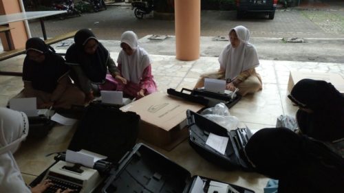 Kursus Mengetik 10 Jari Untuk Santri Putri Darunnajah Jakarta