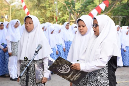 Santri Putri Darunnajah Jakarta Adakan Upacara 17 Agustus 2017