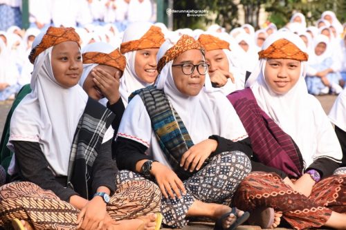 Santri Putri Darunnajah Jakarta Adakan Upacara 17 Agustus 2017