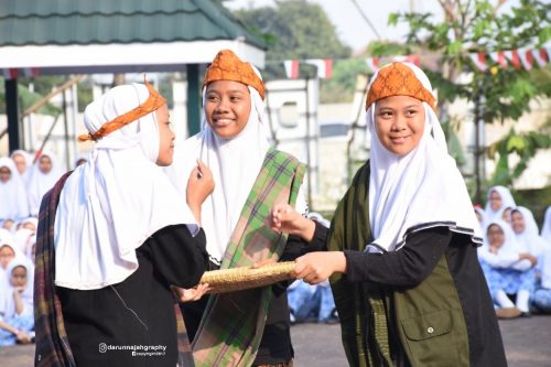 Santri Putri Darunnajah Jakarta Adakan Upacara 17 Agustus 2017