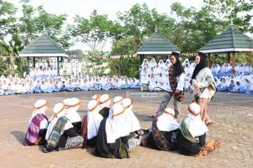 Santri Putri Darunnajah Jakarta Adakan Upacara 17 Agustus 2017